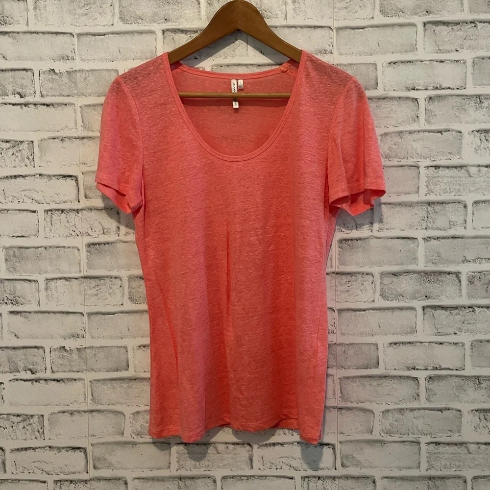 Women’s Banana Republic The signature tee pink 100% linen Small